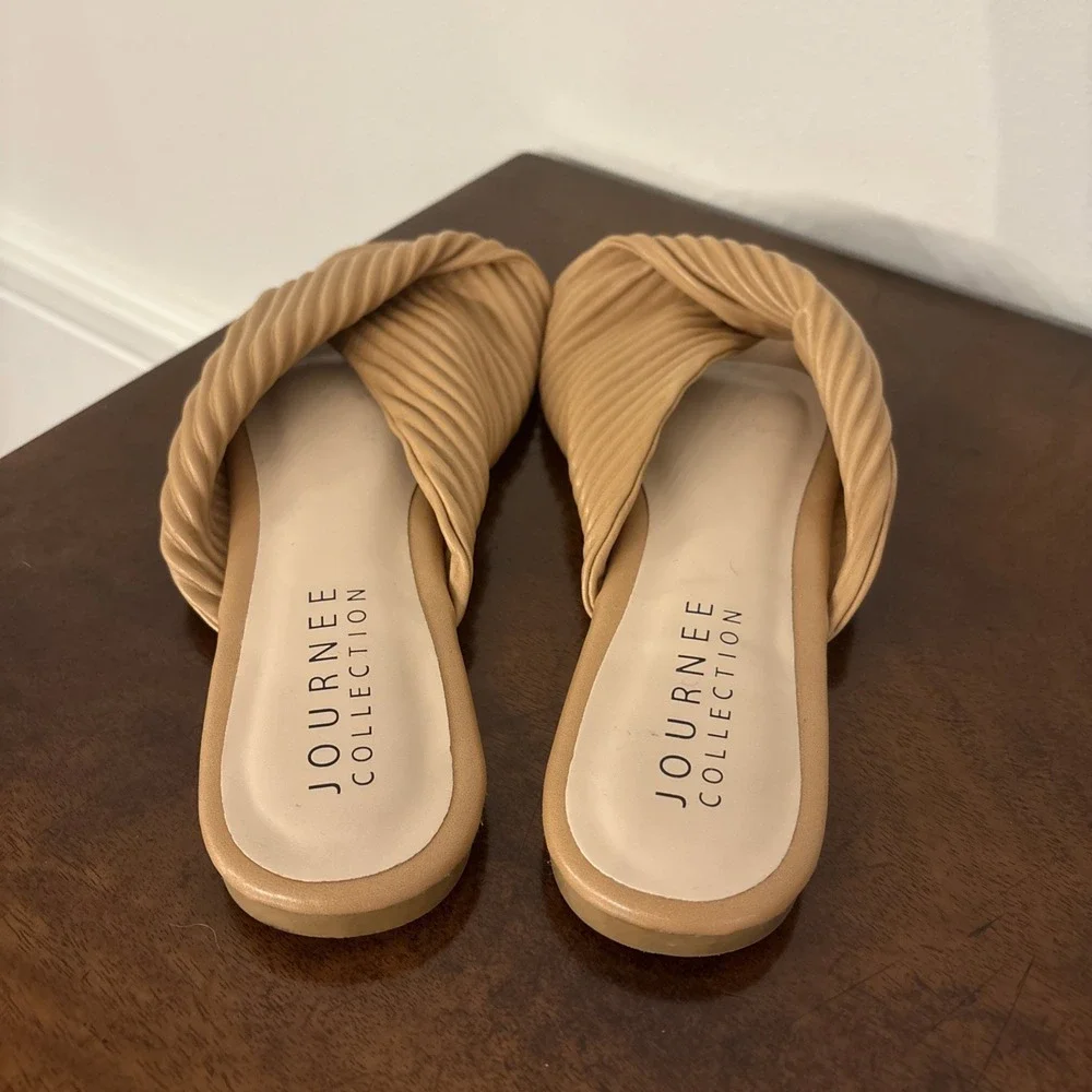 Journee Collection Women's‎ Emalynn Tan Faux Leather Slide Sandals Size 7.5